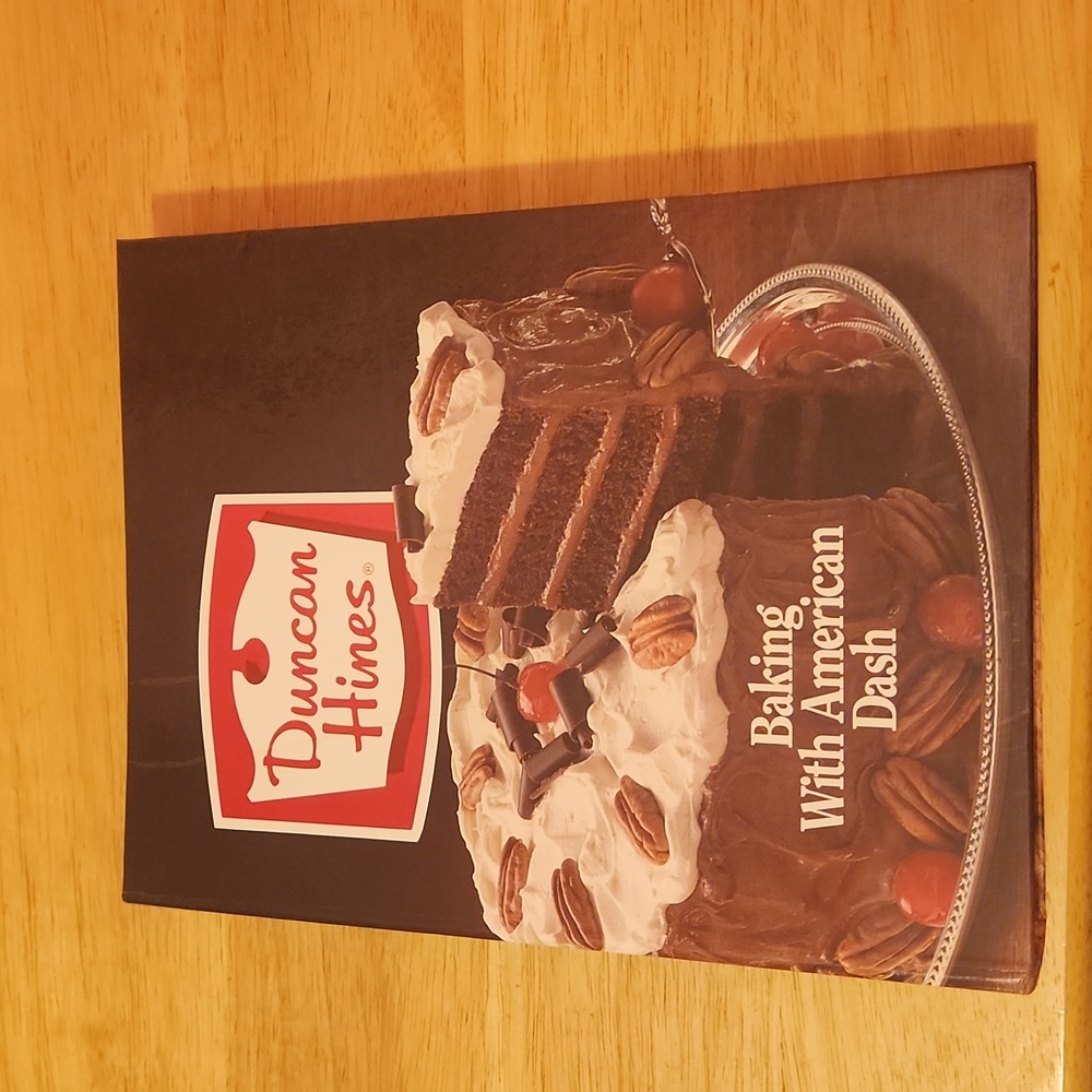 Vintage Duncan Hines cookbook